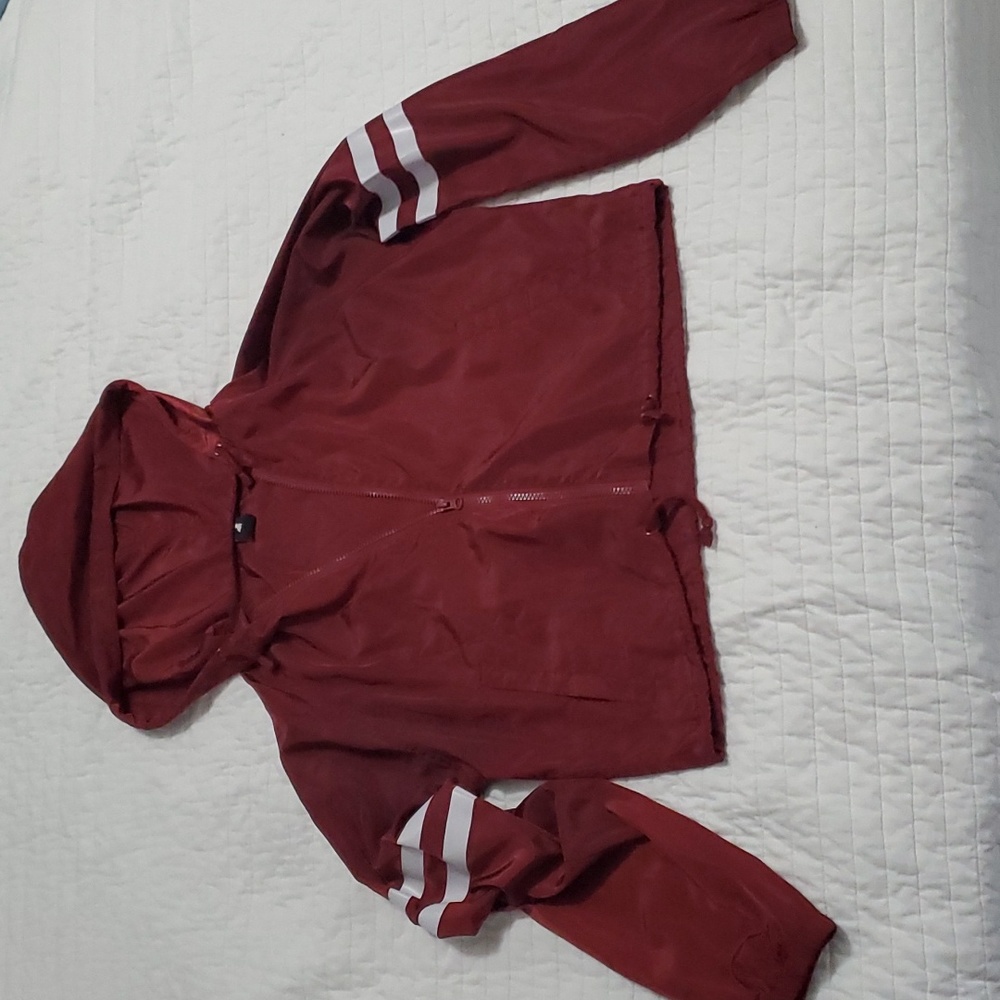 Small maroon crop top zipper hooded lightweight jacket